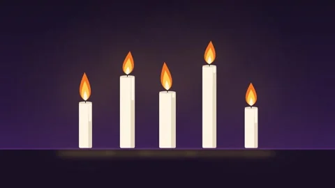 Row of white candles with flickering flames on a dark table Vídeos de archivo 347895553