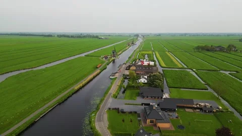 Row of windmills along the river Ammersche Boezem in the Netherlands. Video stock 271169927