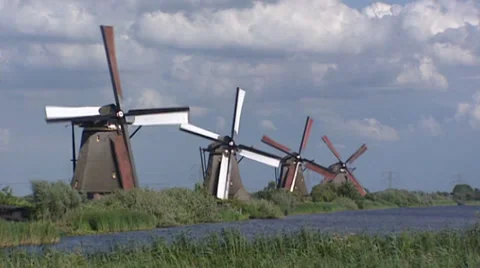 Row of windmills at Kinderdijk turning, pumping Видео 32860903