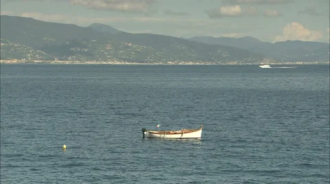 Rowing boat floating in the sea Video stock 35832484