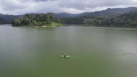 Rowing competition team training at Lake Sermo Kulon Progo Vídeo Stock 214585524