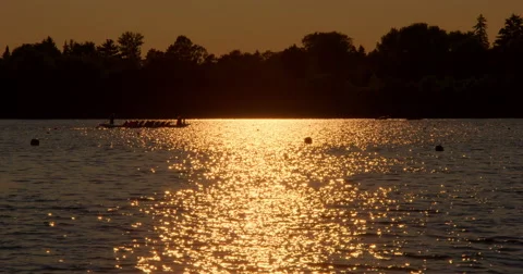 Rowing Team at Sunset on the Lake Vidéo 64971055