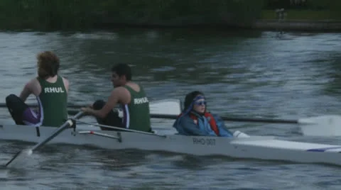 Rowing Team Training On The Thames River 스톡 동영상 25424064