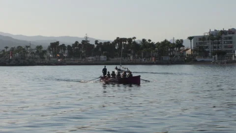 Rowing team training in traditional boat near the coast Vídeo Stock 345742436