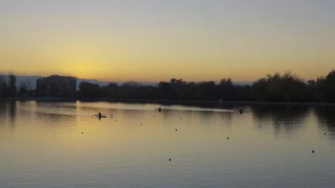 Rowing training after sunset Stockbeeldmateriaal 157330320