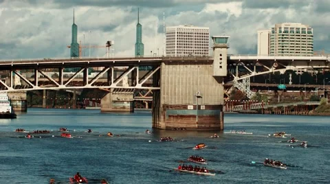 Rowing under the bridge people kayaking Stock-Footage 43075654