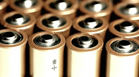 Rows of AA Batteries Showing Positive Connection, closeup Vidéo 730219