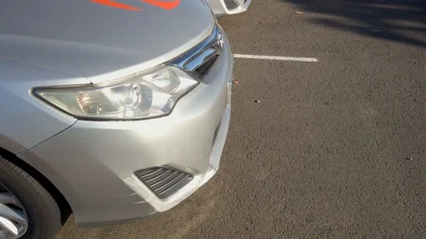 Rows of in-active Sydney taxis or cabs without number plates neatly parked Vidéo 129724666