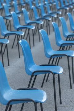 Rows and columns of nondescript blue plastic chairs, Spain. Foto stock