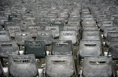 Rows and rows of grey impersonal plastic chairs. Foto stock