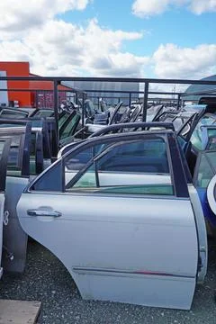 Rows of car doors in an open warehouse. Foto stock