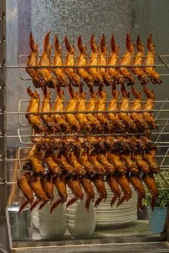 Rows of delicious roasted chicken wings displayed at Chinese restaurant Foto stock