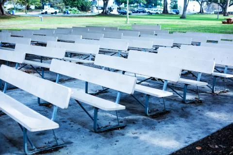 Rows of empty benches in a public park Foto stock