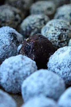 Rows of handmade vegan date nut raisin and cocoa energy sweets 스톡 사진