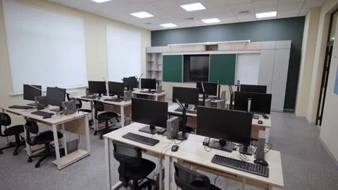 Rows of organized workstations equipped with black monitors Vídeos de archivo 333669757