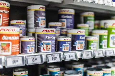 Rows of POCO Paint and Varnish Cans on a Hardware Store Shelf Stock-Fotos