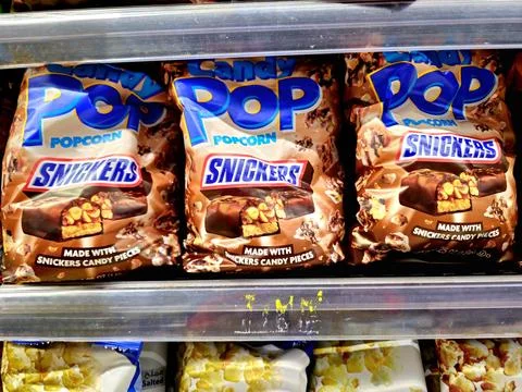 Rows of Snickers Candy Pop Popcorn bags, featuring popcorn Stock Photos