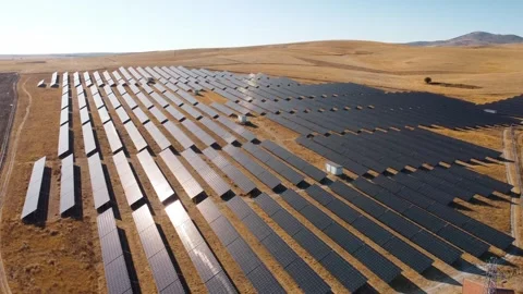 Rows of solar panels from bird's eye view. Photovoltaic panels 库存影片 252646534