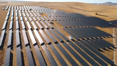 Rows of solar panels from bird's eye view. Photovoltaic panels Video stock 252647066