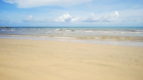 Rows of Tiny Waves on a Sandy Tropical Beach. UltraHD 4k video Vidéo 77272664