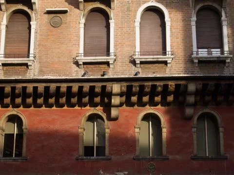 Rows of Windows in Venice Foto stock