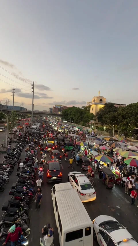 Roxas Boulevard Heavy Traffic Baclaran Street Vendors Market 4K 60fps Vídeos de archivo 338185473