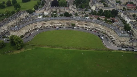 Royal Crescent, Bath, UK (Left To Right Zoom Out Tracking Shot) Stock Footage 157160179