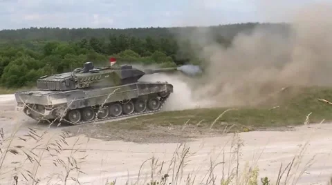 Royal Danish Army Leopard 2 tanks at Grafenwoehr, Germany Stock-Footage 41573532