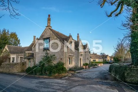 Royal Oak public house in the Cotswold village of Leighterton, Gloucestershire Stock Photos