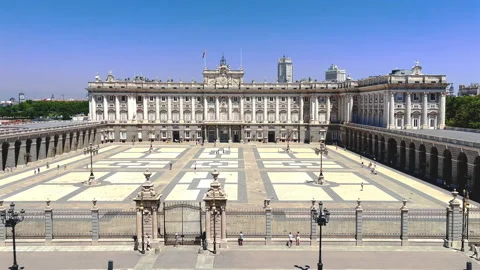 Royal Palace In Madrid Video stock 221320850