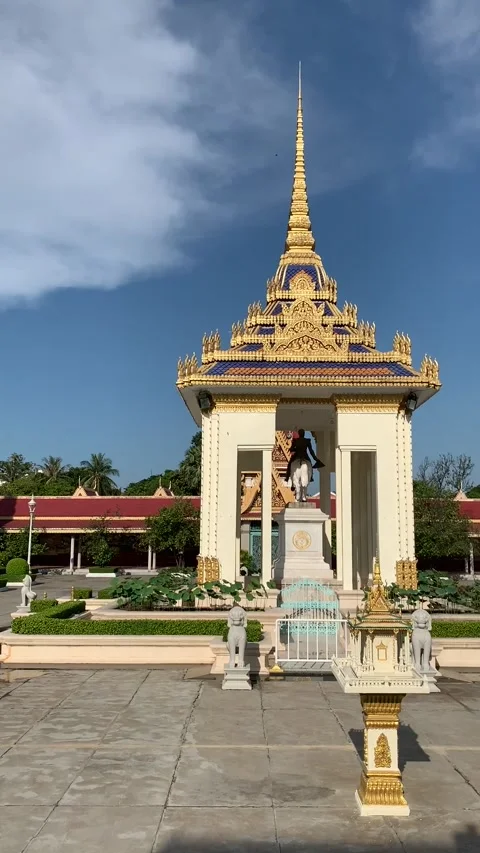 Royal Palace in Phnom Penh Stock-Footage 341126404