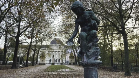 The Royal Park, is the largest and oldest urban public park of Brussels 스톡 동영상 306758442