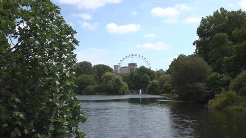 Royal Parks staff take precautions as the UK braces for scorching conditions 스톡 동영상 340644447