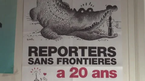 RSF: Facebook allows conspiracy theses for commercial interest, París, ES - 23 M Vídeos de archivo 204009135