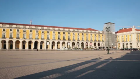 Rua Augusta Arch at the 'Praca do Comercio' square in of Lisbon Stock Footage 141429101