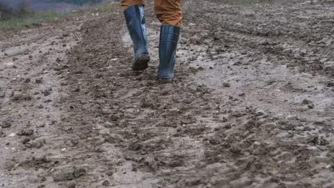 Rubber boots mud. Video stock 220597977