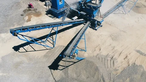 Rubble crusher working on extraction site. Video stock 115630428