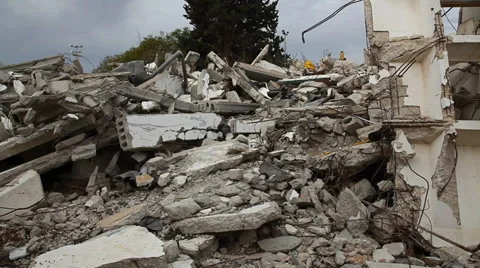 Rubble from rocket attack, earthquake, tornado, typhoon, hurricane pan Видео 32971868