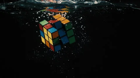 Rubik's cube falling slowly into water 스톡 동영상 130307461