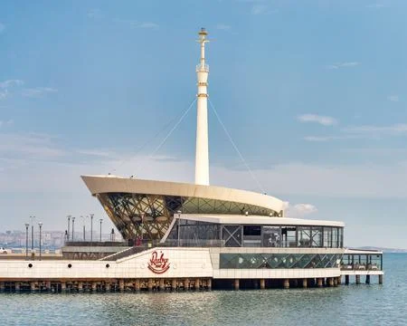 Ruby 360 Restaurant With Stunning Views in Baku, Azerbaijan During the Daytime Stock-Fotos