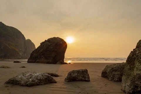 Ruby beach sunset in summer over sandy shoreline Foto stock