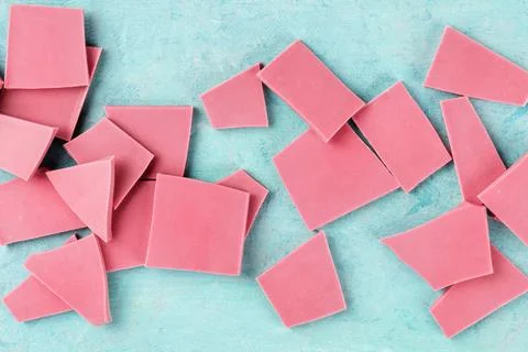 Ruby chocolate, shot from above on a blue background Ruby chocolate, shot ... 스톡 사진