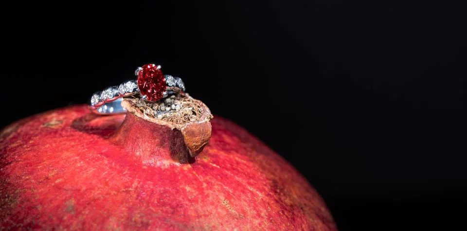 Ruby Engagement Ring 스톡 사진