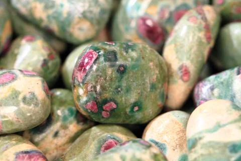 Ruby gem in green mineral Foto stock