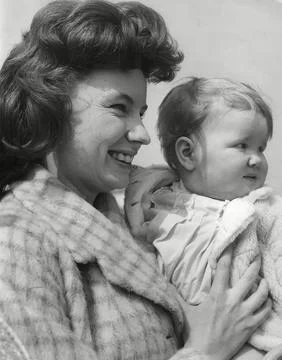 Ruby Murray Dead 12/96) Pictured With Her Baby Daughter Julie Arrive At London A Stock Photos