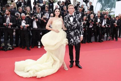 Ruby O. Fee mit Partner Matthias Schweighöfer bei der Premiere des Kinofil.. Stock Photos
