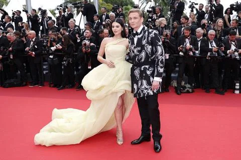 Ruby O. Fee mit Partner Matthias Schweighöfer bei der Premiere des Kinofil.. Foto stock