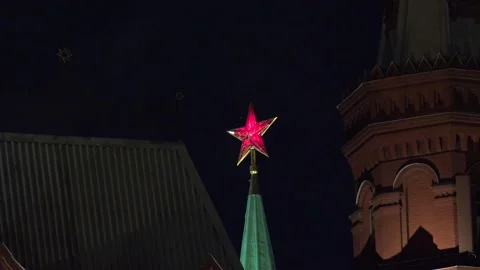 Ruby red star on the Kremlin tower. Moscow. 4K. 스톡 동영상 141212421