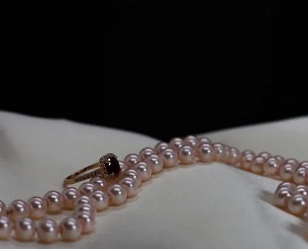Ruby ring with pink pearl necklace 스톡 사진