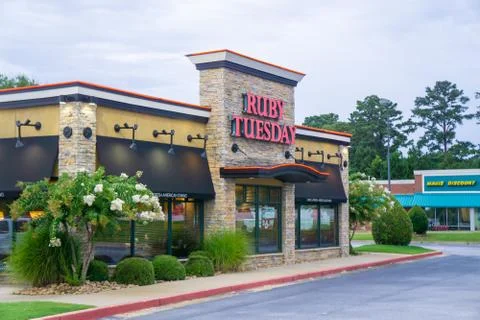 Ruby Tuesday store front sign - American franchise Stock Photos